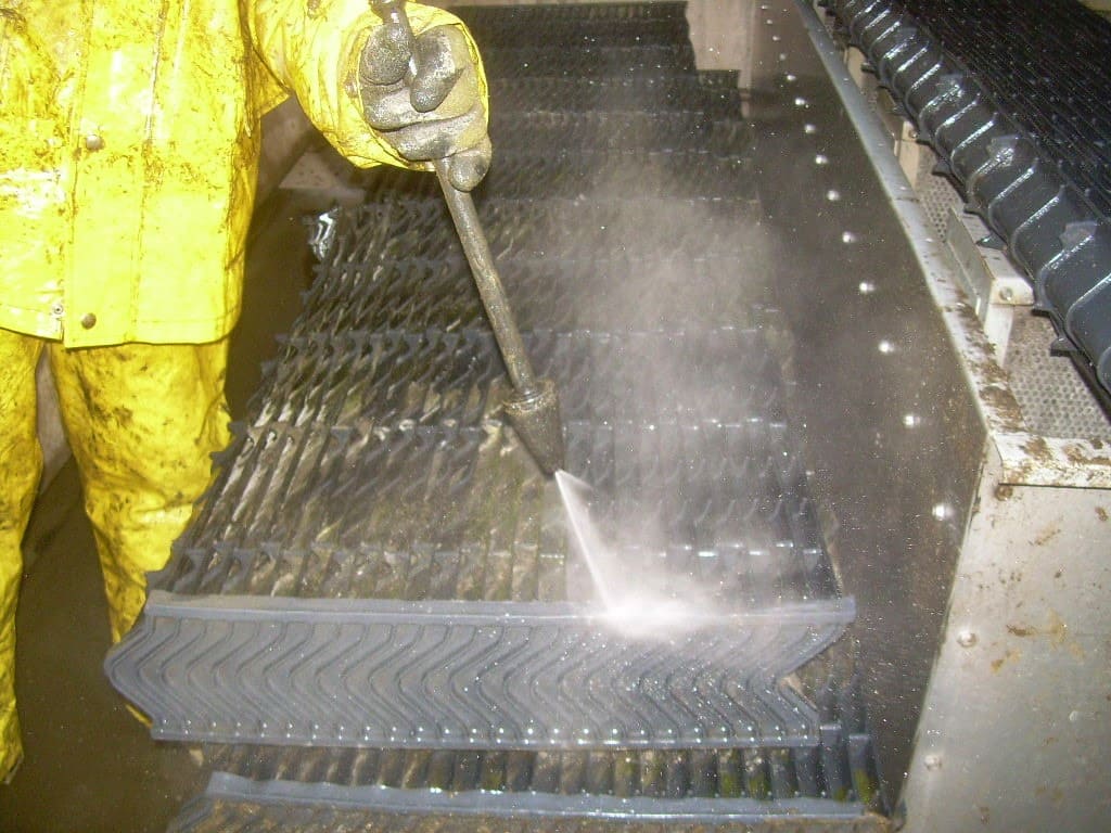 Limpiamos con agua a presión